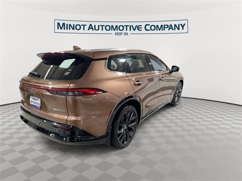 Used 2025 Toyota Crown Signia Limited image 8