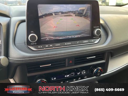 Used 2025 Nissan Rogue SV image 9