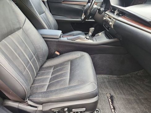 Used 2016 Lexus ES 350 w/ Luxury Package w/Wood Trim image 27