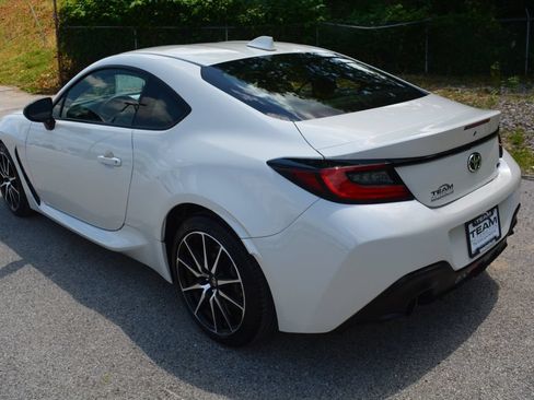 Used 2022 Toyota GR86 w/ ALL Weather Mat Package (TMS) RWD image 6
