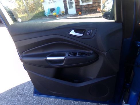 Used 2019 Ford Escape SE image 31