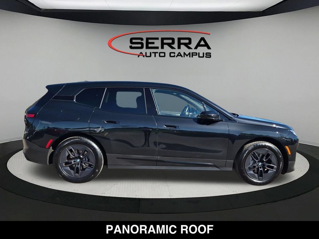 Used 2024 BMW iX xDrive50 w/ Premium Package AWD/4WD image 15