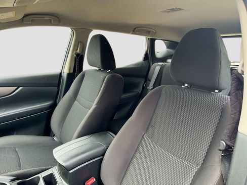 Used 2020 Nissan Rogue Sport S image 19