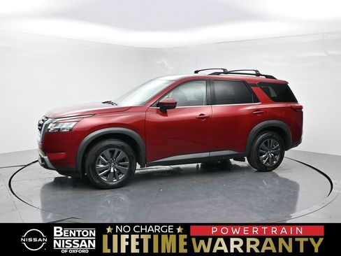 Used 2022 Nissan Pathfinder SV image 1