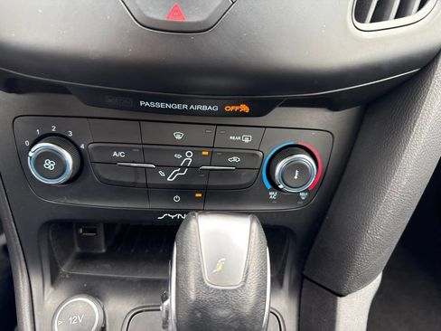 Used 2015 Ford Focus SE FWD image 22