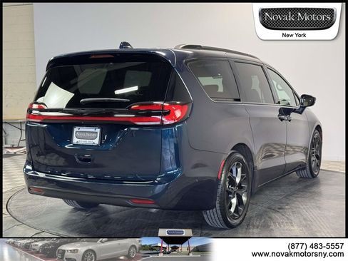 Used 2022 Chrysler Pacifica Limited w/ S Appearance Package image 10