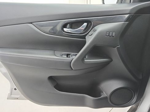 Used 2018 Nissan Rogue SL image 27