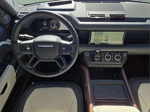 Used 2024 Land Rover Defender 110 X-Dynamic SE image 18