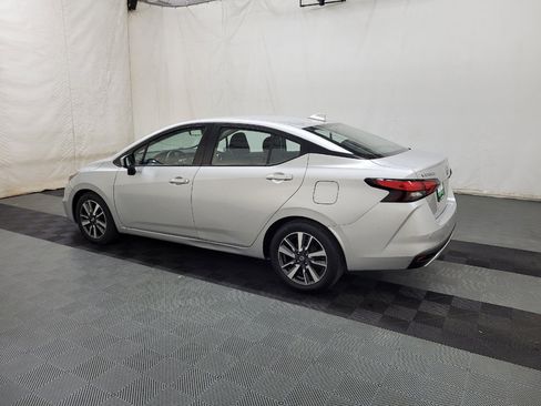 Used 2022 Nissan Versa SV FWD image 3