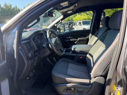 Used 2023 Nissan Titan SV w/ SV Convenience Package AWD/4WD image 9