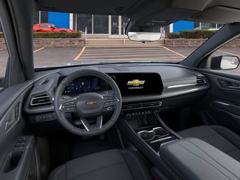 New 2026 Chevrolet Traverse LT w/ Driver Confidence Package FWD image 15