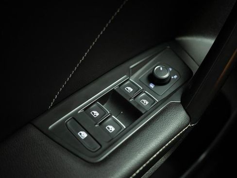 Used 2022 Volkswagen Tiguan SE w/ Panoramic Sunroof Package image 27