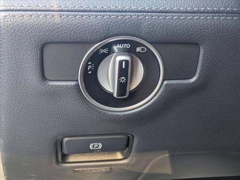 Used 2014 Mercedes-Benz SL 550 image 12