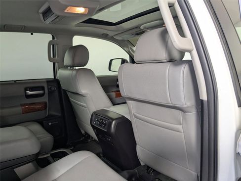 Used 2018 Toyota Sequoia Platinum image 27