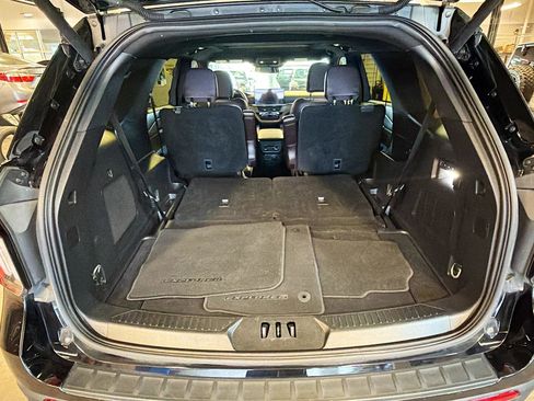 Used 2025 Ford Explorer Platinum w/ LUX Leather Package AWD/4WD image 32