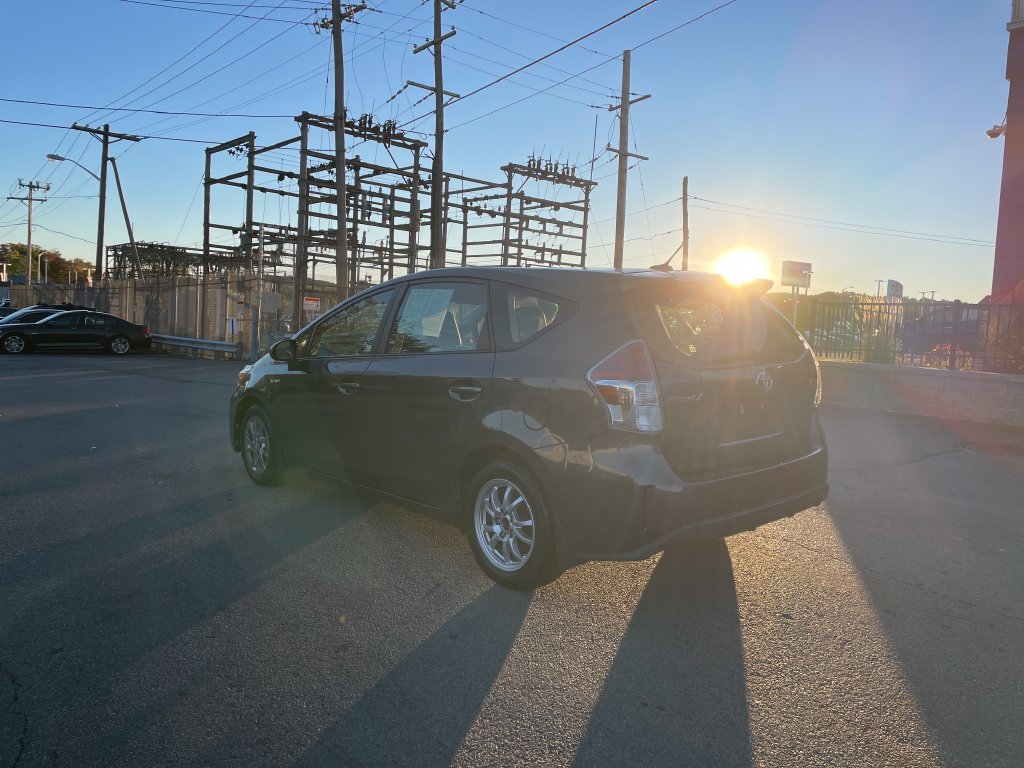 Used 2017 Toyota Prius V Four FWD image 3