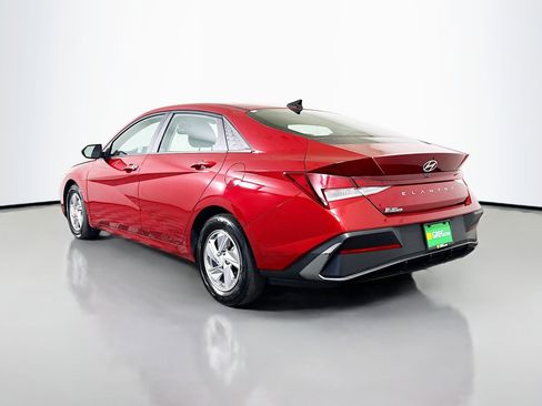 Used 2025 Hyundai Elantra SE image 7