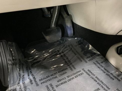 Used 2017 Chrysler Pacifica Touring image 38