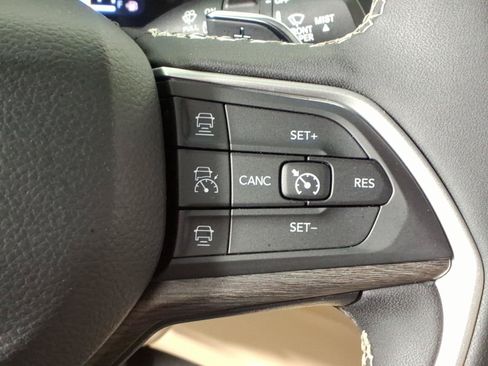 Used 2024 Jeep Grand Cherokee Limited w/ Black Appearance Package AWD/4WD image 21