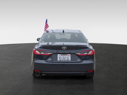Used 2025 Toyota Camry SE image 5