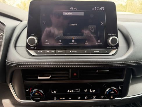 Used 2023 Nissan Rogue SV w/ SV Premium B Package image 26