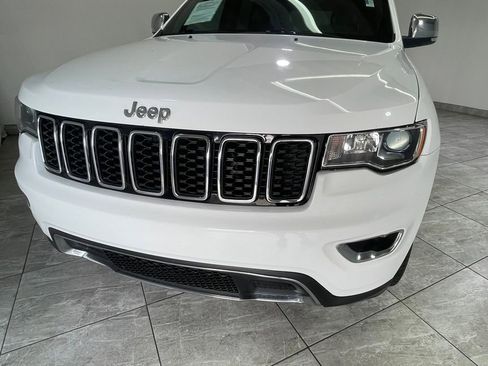 Used 2022 Jeep Grand Cherokee Limited image 3