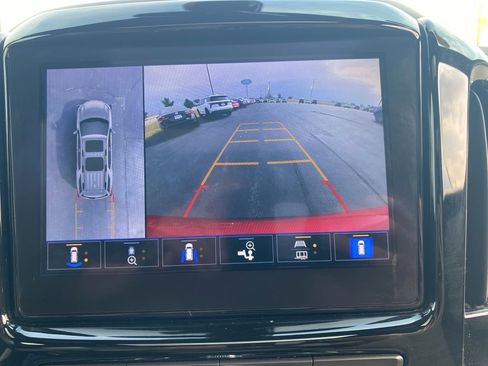 Used 2022 Chevrolet Traverse LT w/ LT Premium Package image 40