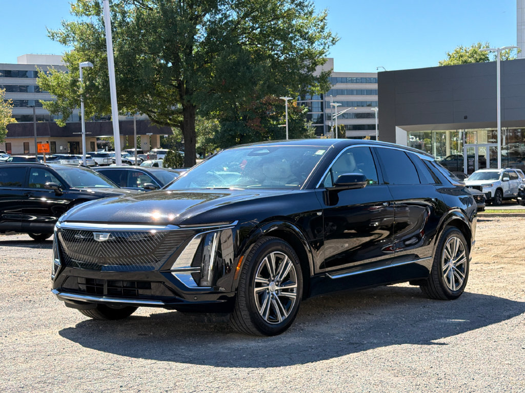 Used 2024 Cadillac Lyriq Luxury AWD/4WD image 3