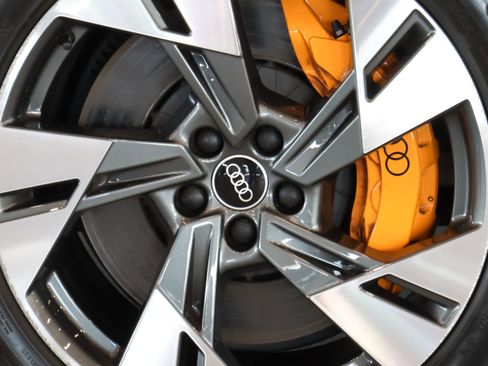 Used 2022 Audi e-tron Premium w/ Convenience Plus Package image 7