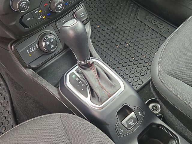 Used 2023 Jeep Renegade Trailhawk AWD/4WD image 89