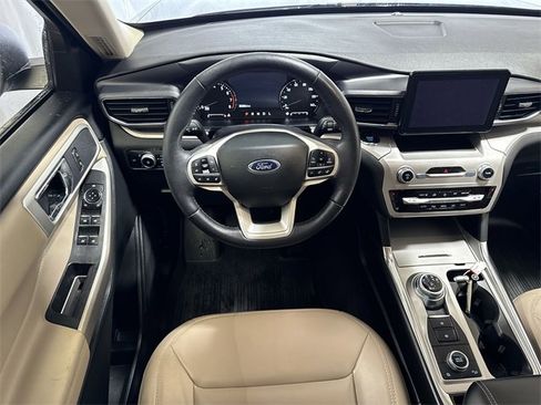 Used 2023 Ford Explorer XLT w/ Equipment Group 202A image 15