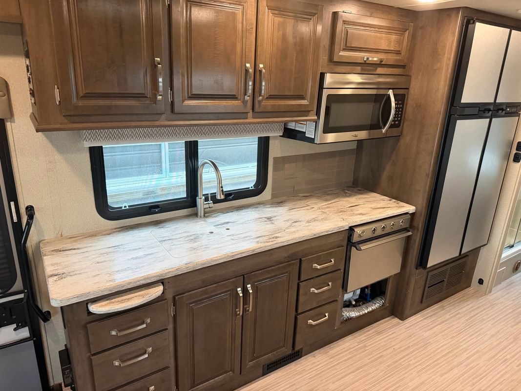 Used 2019 Ford E-450 and Econoline 450 Super Duty w/ Motorhome Prep Package RWD image 15