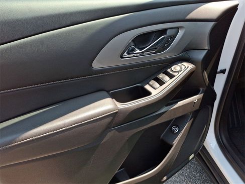 Certified 2023 Chevrolet Traverse LT image 11