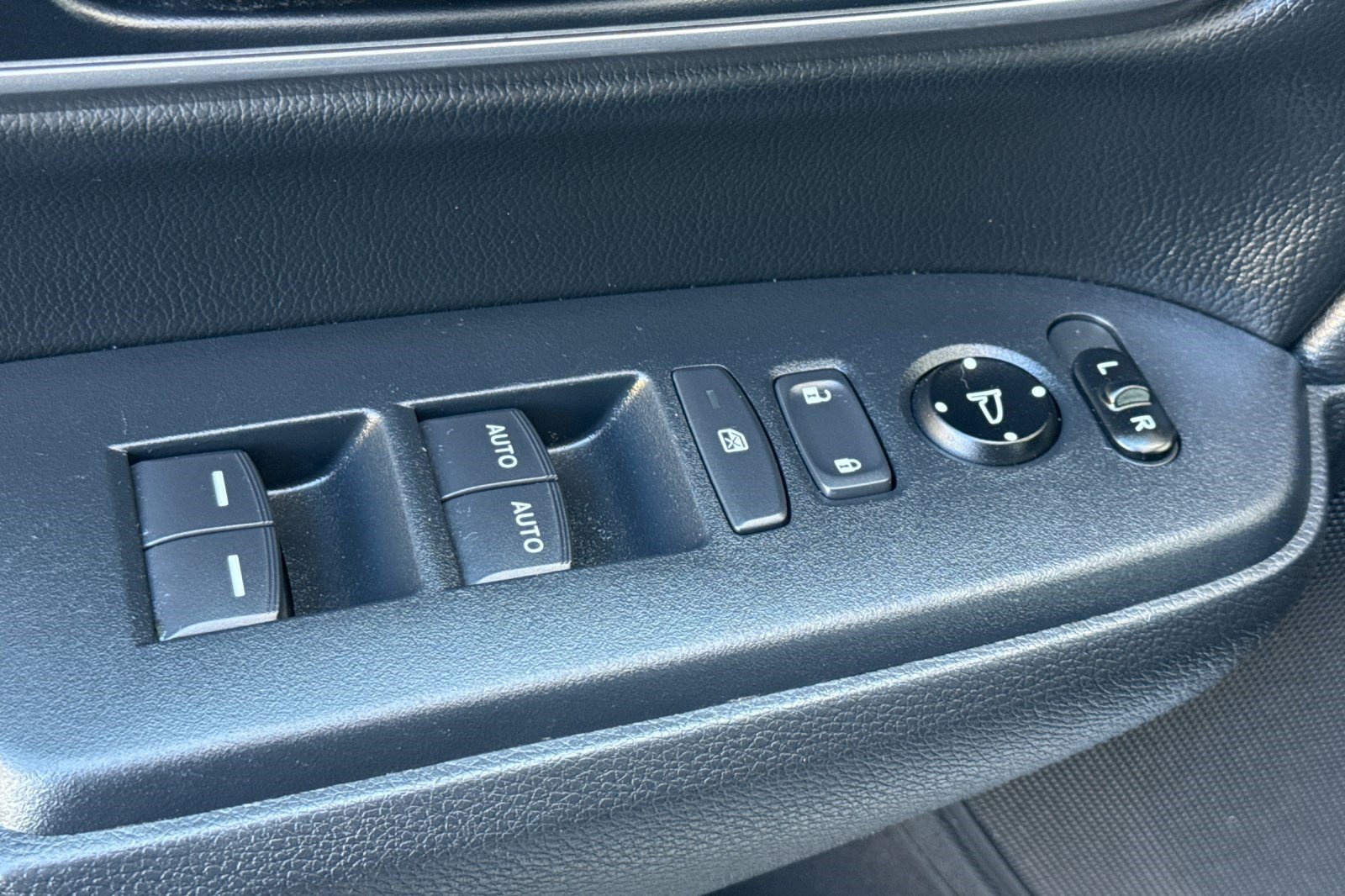 Used 2020 Honda CR-V Touring image 14