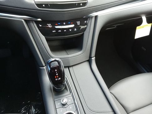 New 2026 Cadillac XT5 Premium Luxury w/ LPO, ONYX Package AWD/4WD image 18