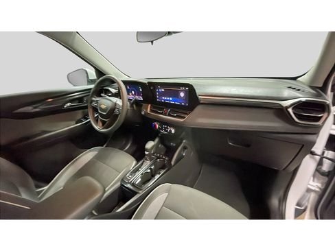 Used 2025 Chevrolet TrailBlazer LT AWD/4WD image 18