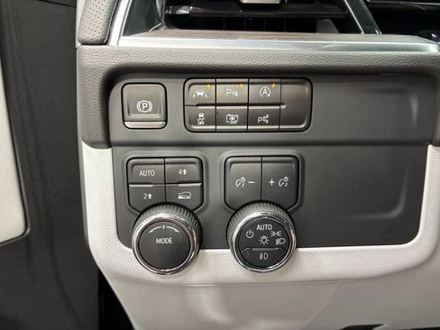 Used 2025 Chevrolet Suburban Premier AWD/4WD image 47