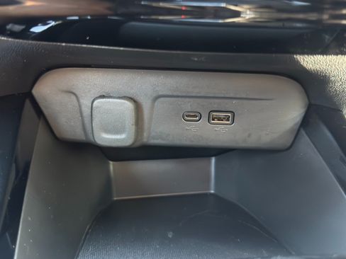 Used 2025 Chevrolet Trax RS FWD image 27