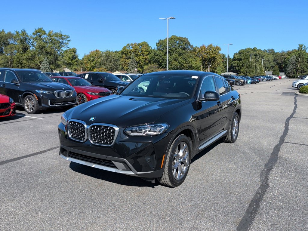 Used 2025 BMW X4 xDrive30i w/ Premium Package AWD/4WD image 2