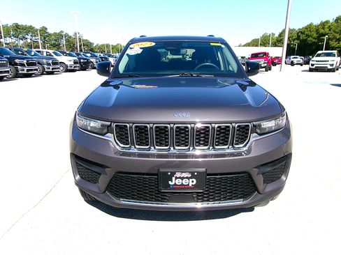Used 2023 Jeep Grand Cherokee Laredo w/ Luxury Tech Group I AWD/4WD image 6