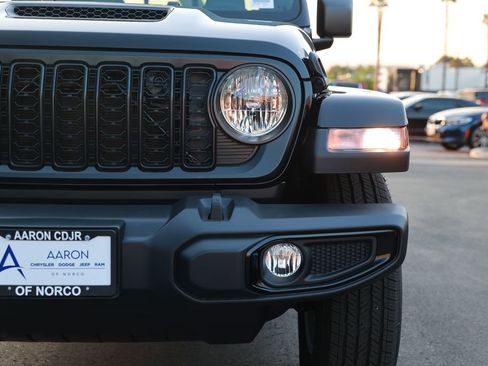 New 2026 Jeep Gladiator Sport AWD/4WD image 5