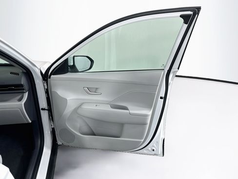 Used 2025 Hyundai Kona SEL FWD image 33