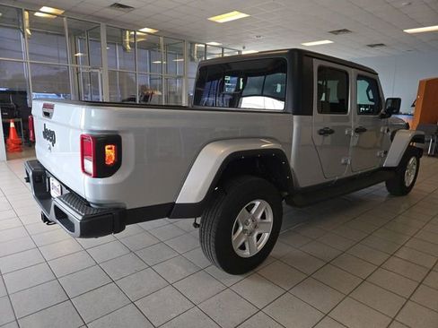 Used 2022 Jeep Gladiator Sport AWD/4WD image 8