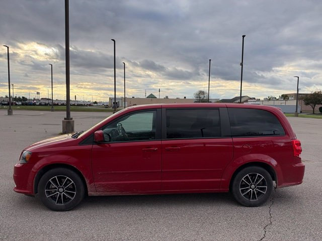 Used 2015 Dodge Grand Caravan SXT w/ Blacktop Package FWD image 3