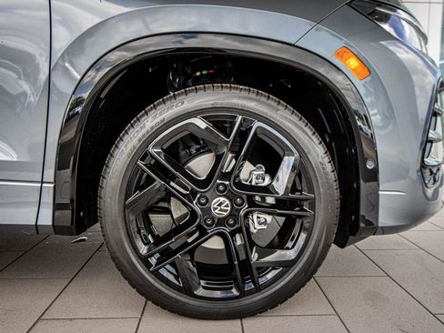 New 2026 Volkswagen Tiguan SE R-Line FWD image 5