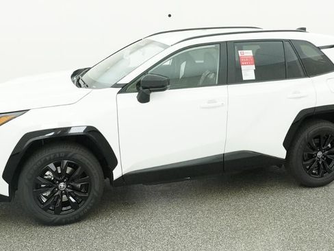 New 2026 Toyota RAV4 SE image 2