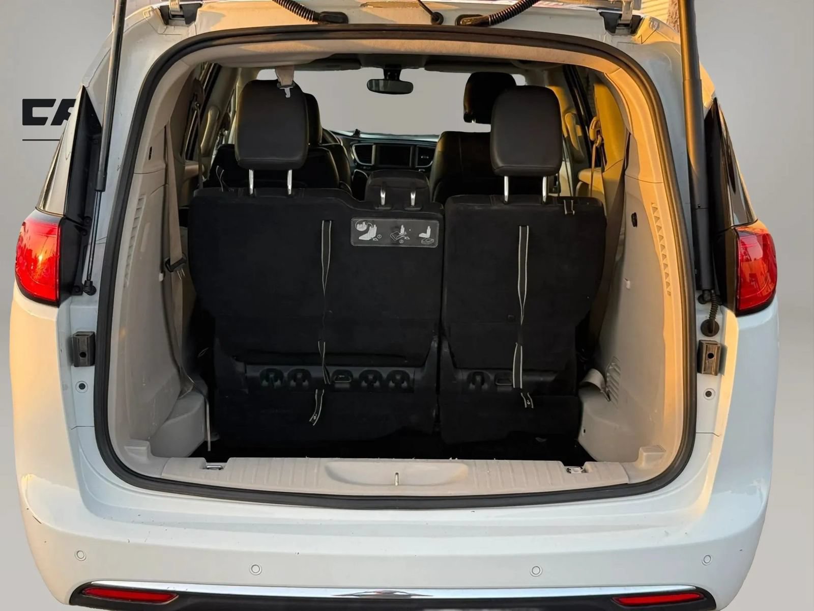 Used 2020 Chrysler Pacifica Touring-L FWD image 6