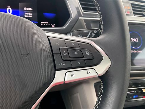 Used 2022 Volkswagen Tiguan SE image 23