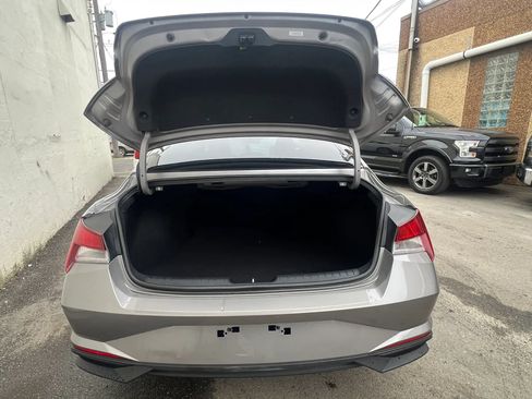 Used 2023 Hyundai Elantra SEL FWD image 9
