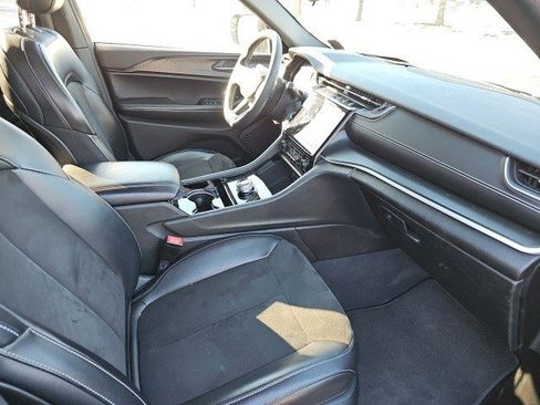 Used 2023 Jeep Grand Cherokee L Altitude image 11